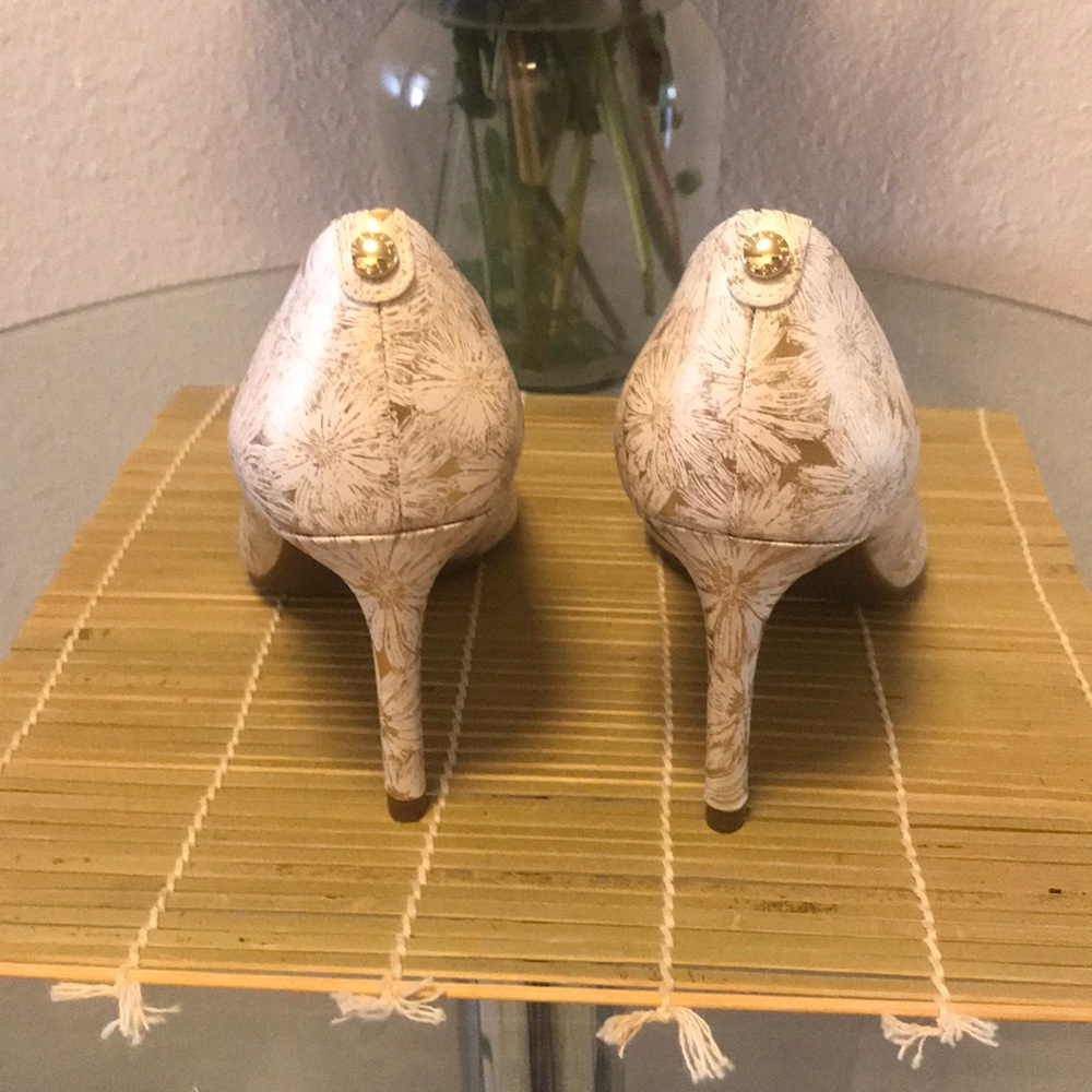 Michael Kors White/Gold Heels - Picture 4 of 5